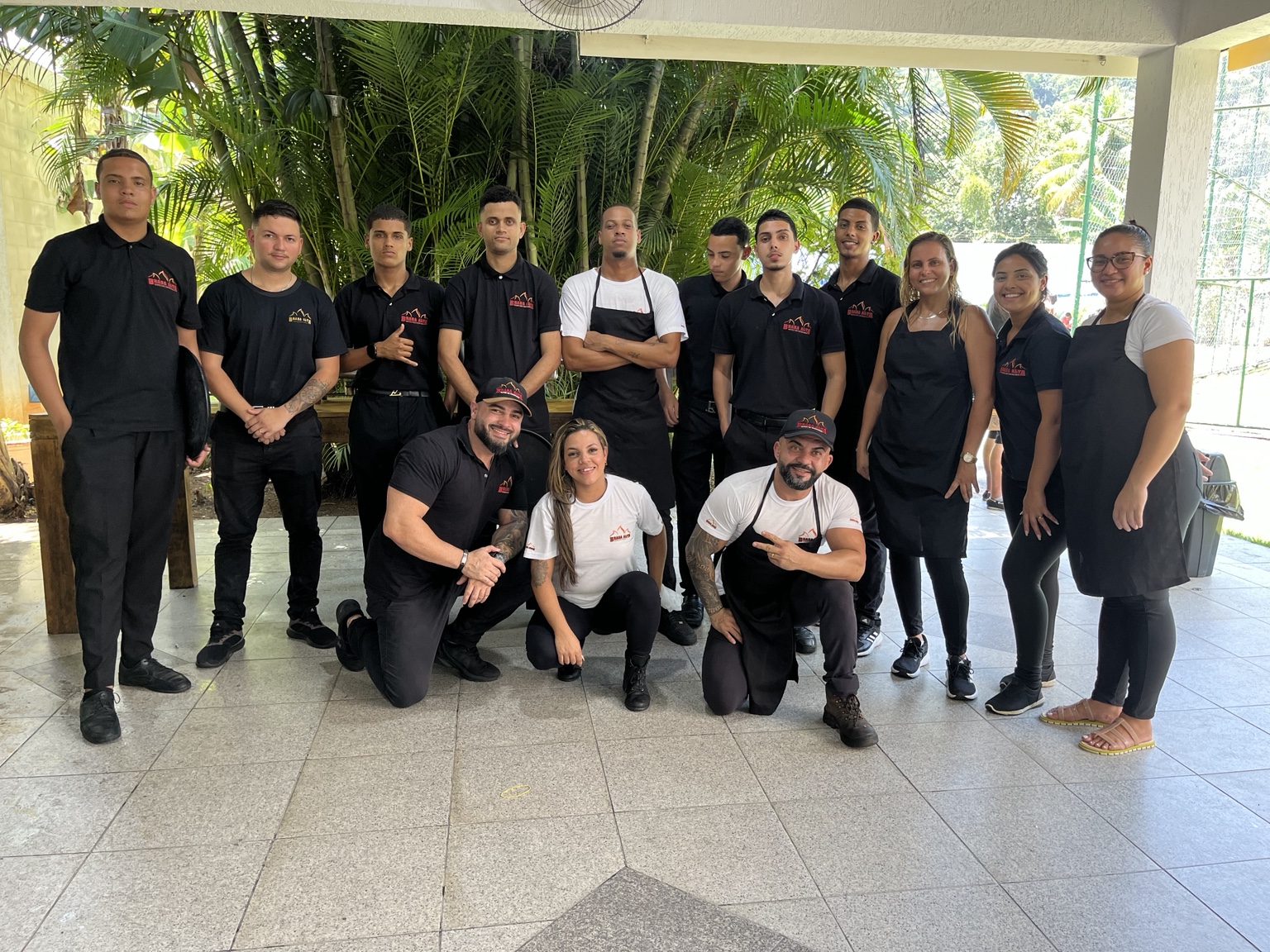 Equipe completa do Buffet Brasa Alta