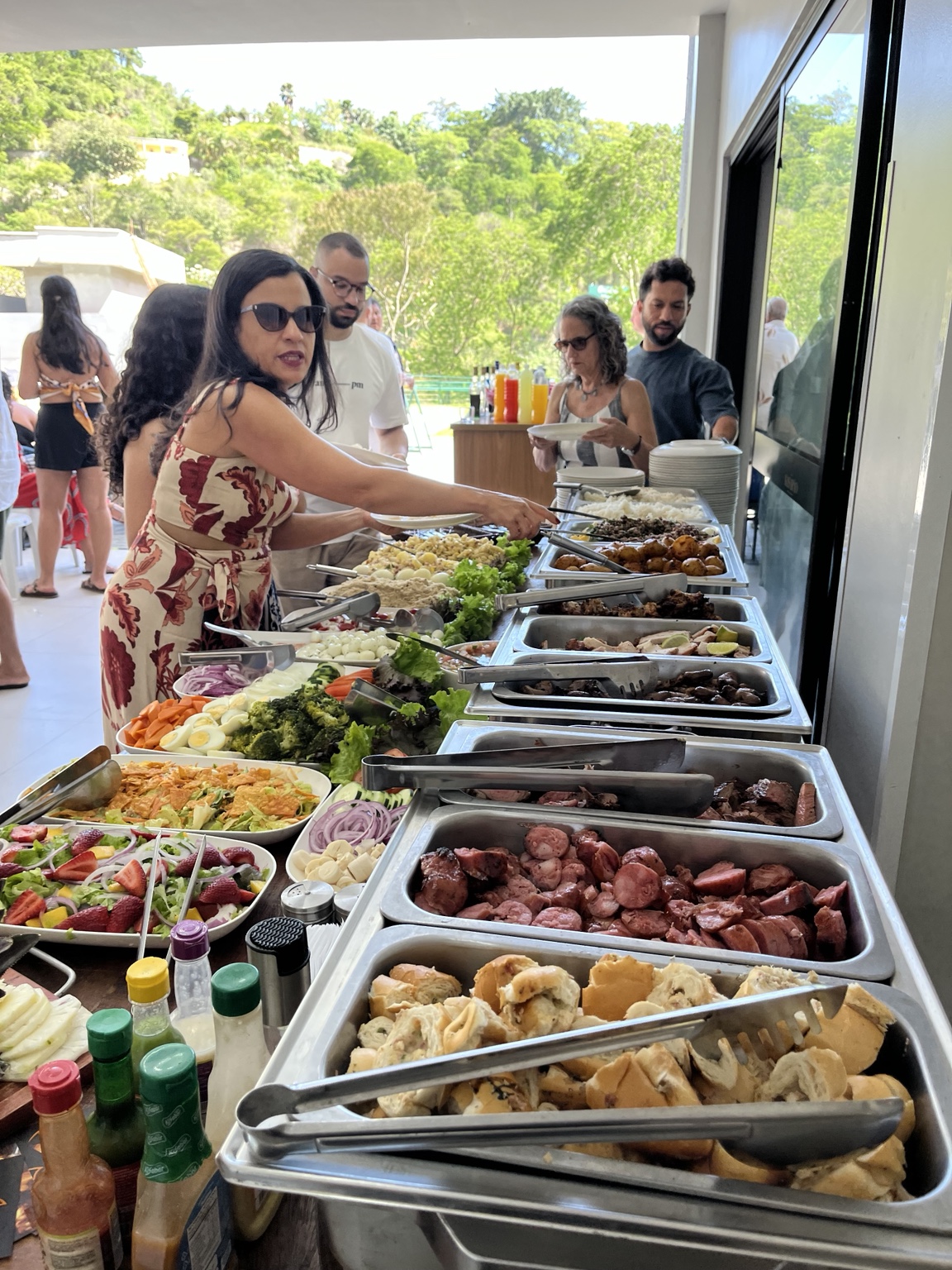 Buffet completo servido em evento